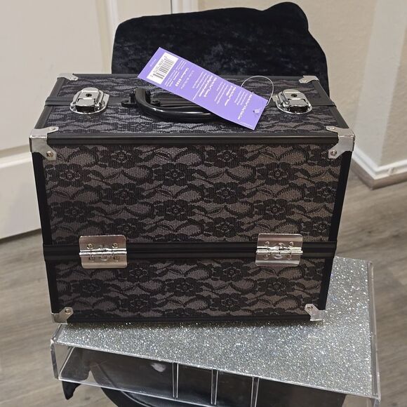 Caboodles Make Me Over Black Lace Traincase - Picture 13 of 14